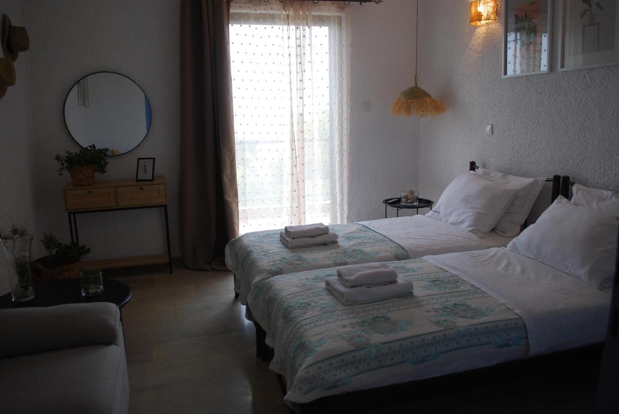 Sunset Rooms Agia Marina  外观 照片