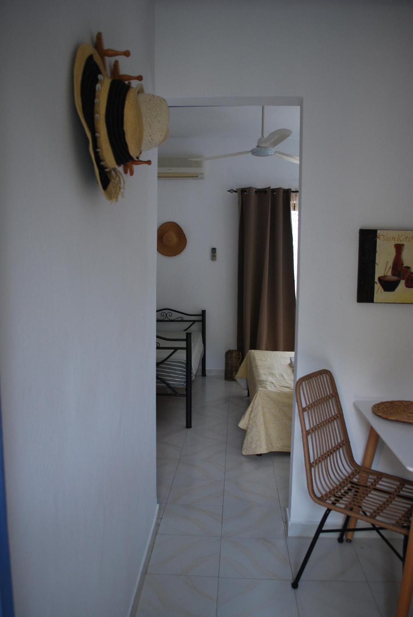 Sunset Rooms Agia Marina  外观 照片