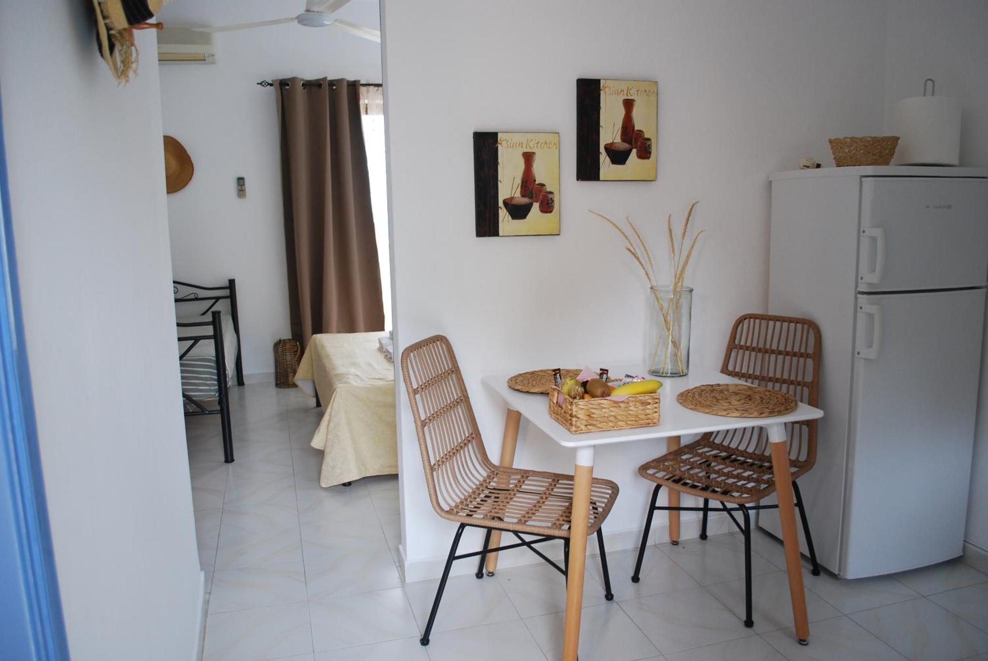 Sunset Rooms Agia Marina  外观 照片