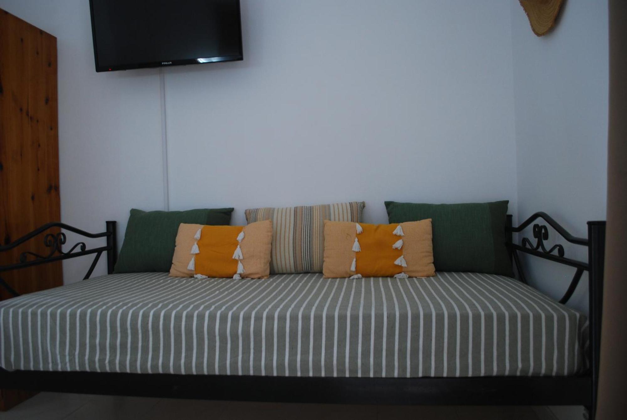 Sunset Rooms Agia Marina  外观 照片