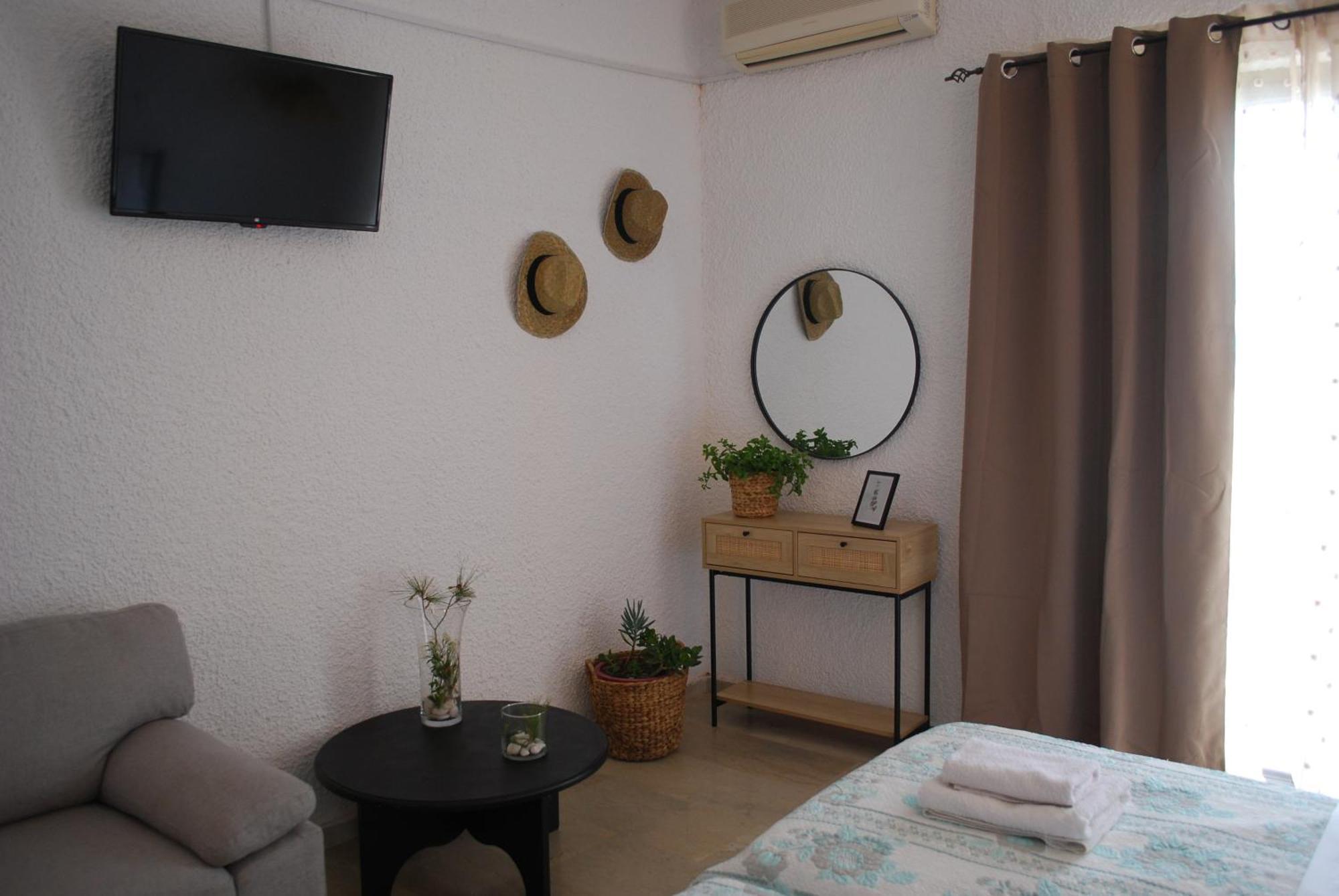 Sunset Rooms Agia Marina  外观 照片