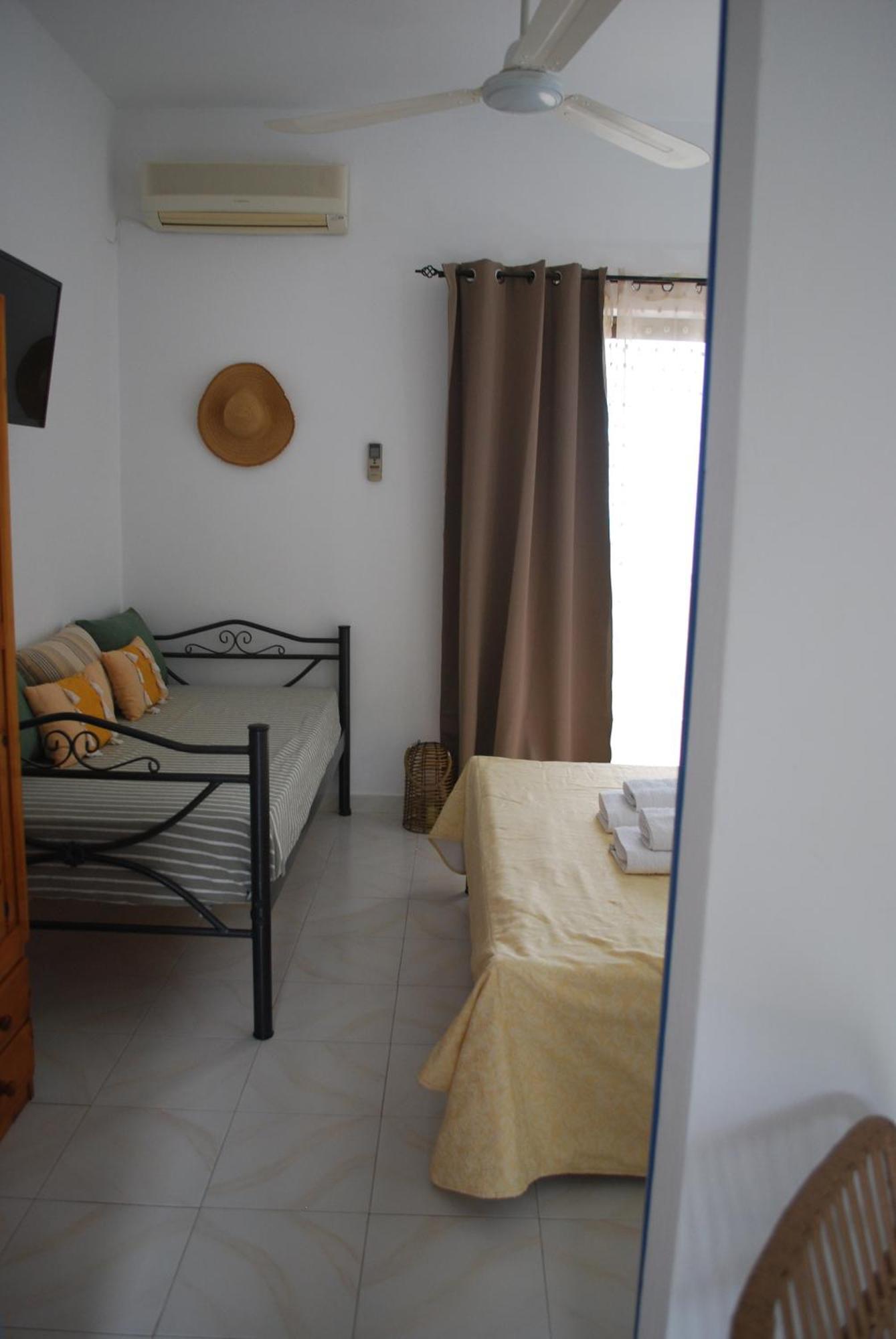 Sunset Rooms Agia Marina  外观 照片