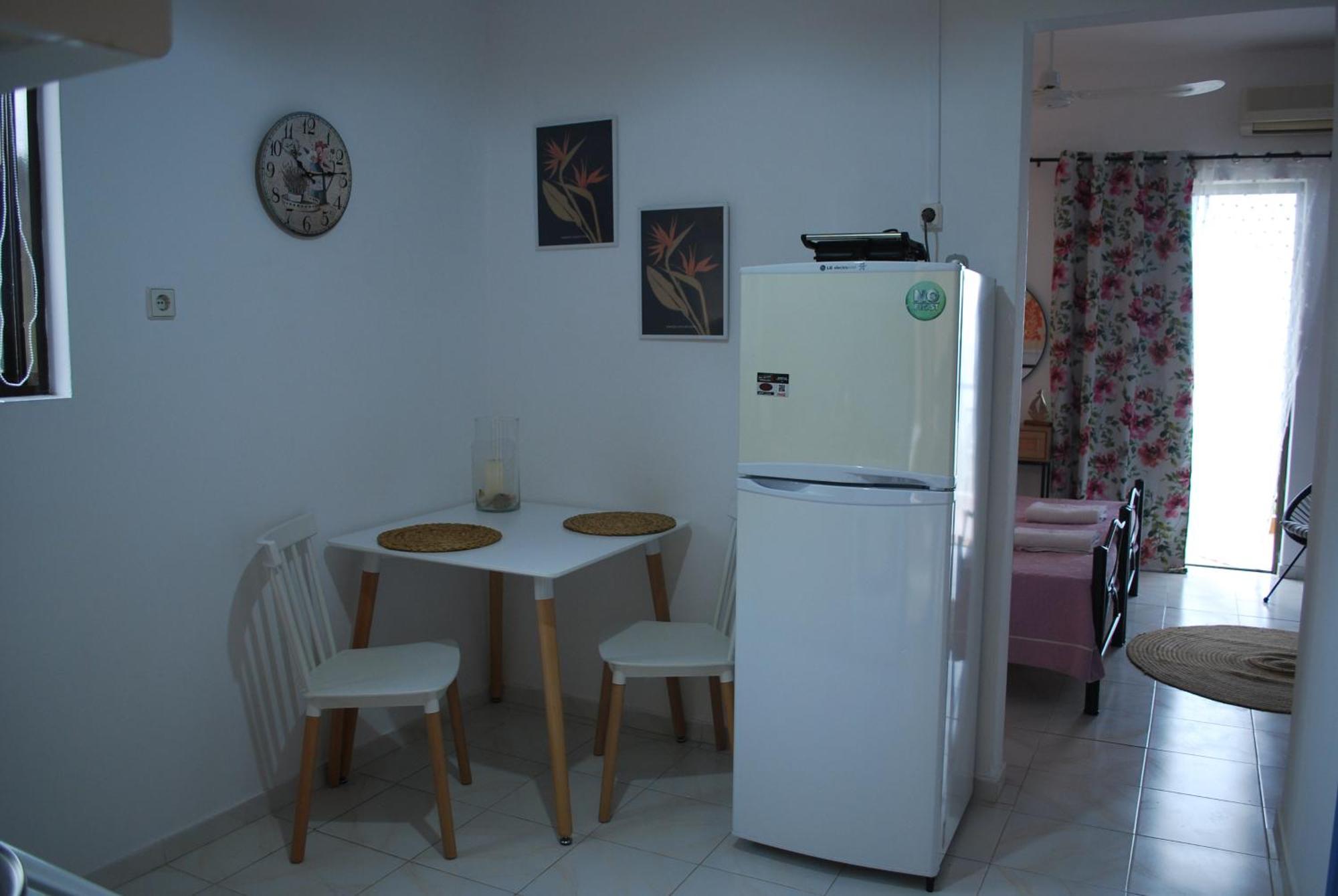 Sunset Rooms Agia Marina  外观 照片
